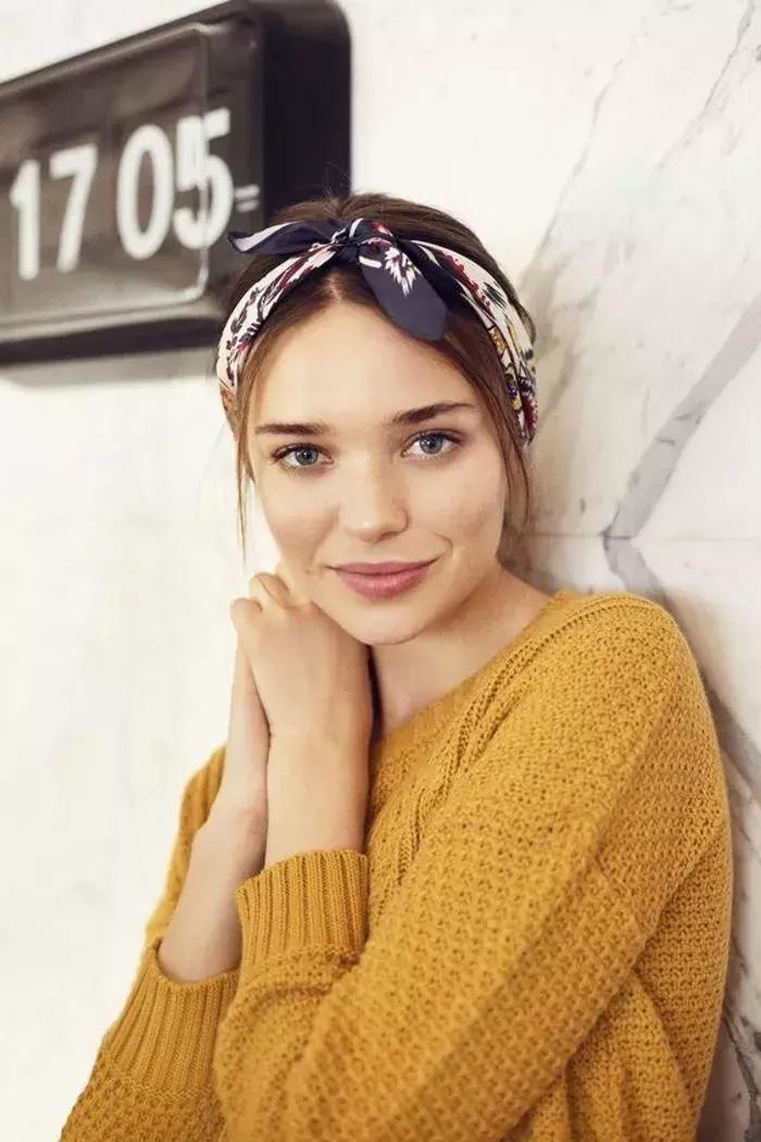 丝巾多种佩戴方式,丝巾的四种佩戴方式