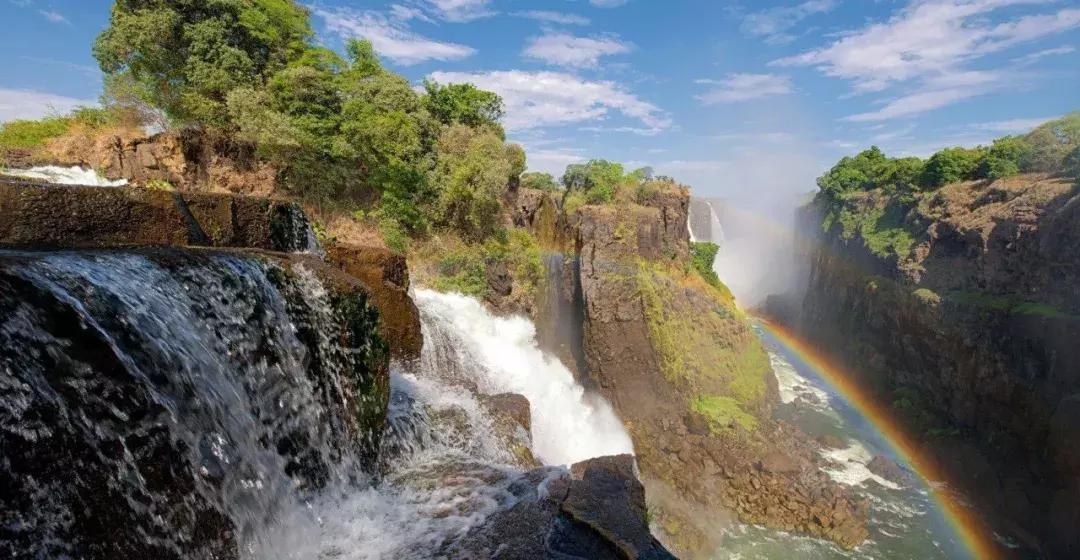 持中国护照落地签国家,福利来了温暖中国年