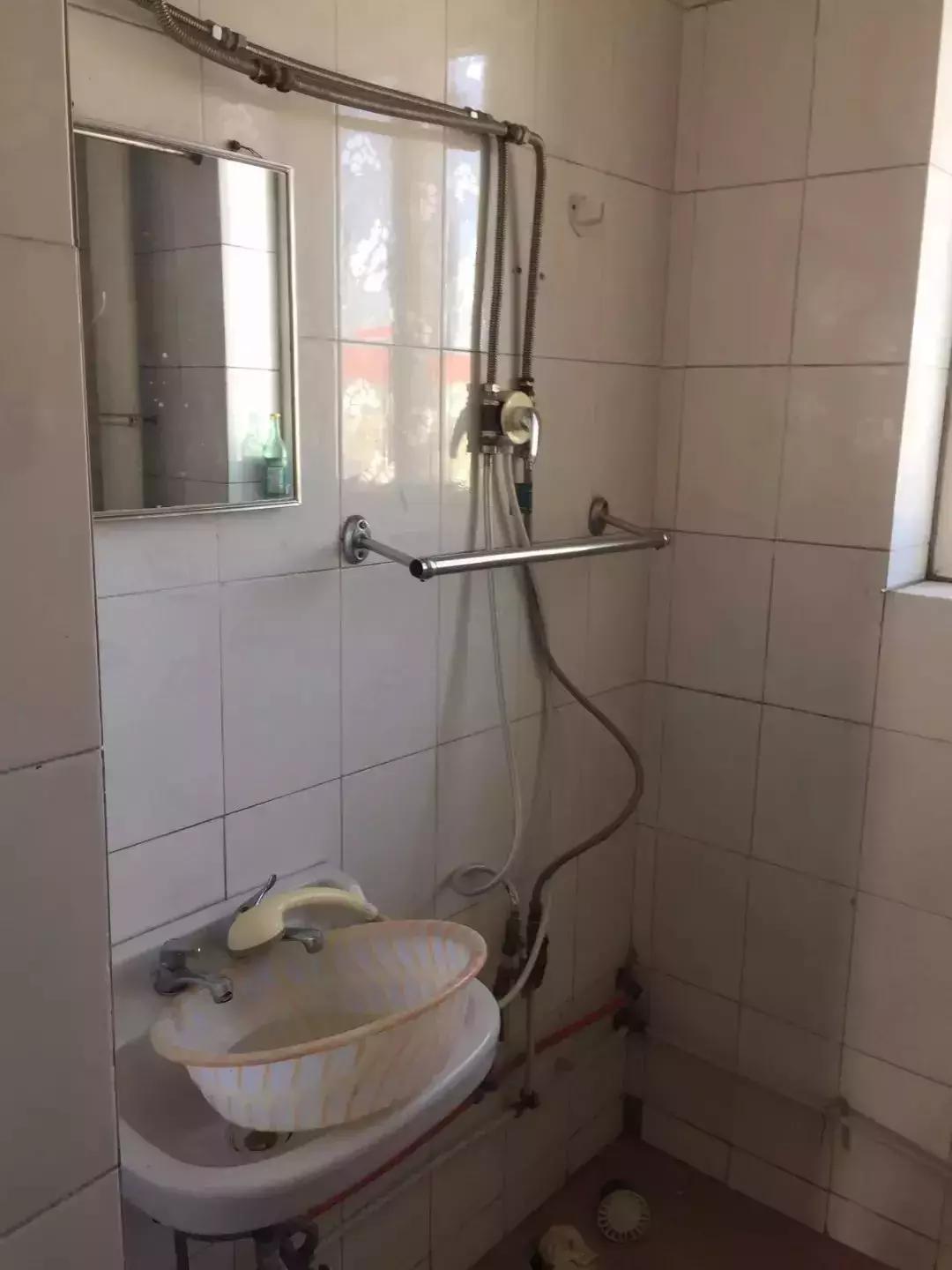 老房子卫生间翻新改造diy,迷你卫生间翻新改造