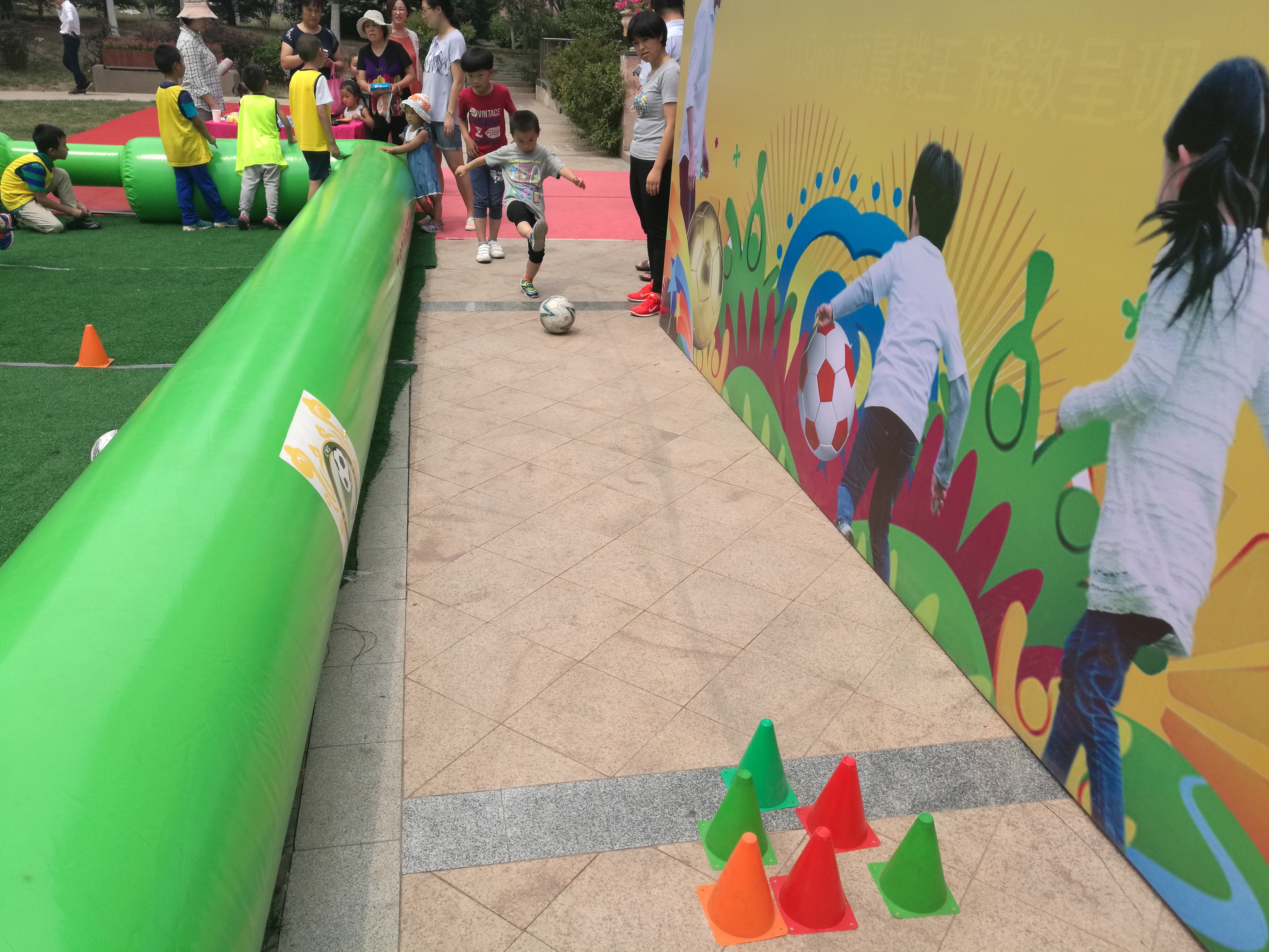幼儿园亲子足球嘉年华活动方案,少儿足球公益活动