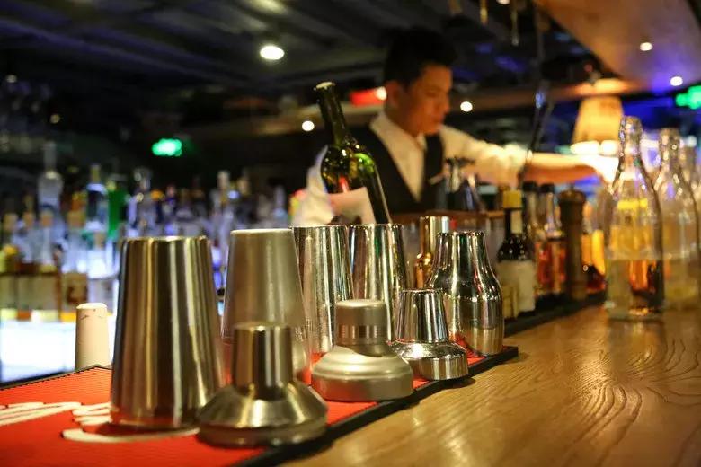 胡桃里清远万达店怎么样,清远胡桃里音乐酒馆驻唱歌手