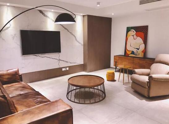 电视背景墙先装格栅还是先装地台,悬空背景墙电视装在哪个位置合适