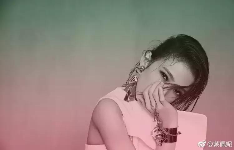 戴佩妮长大后的样子,戴佩妮那些花儿