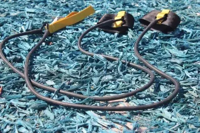 运动去双下巴赘肉神器,健身房哪些器材减蝴蝶袖