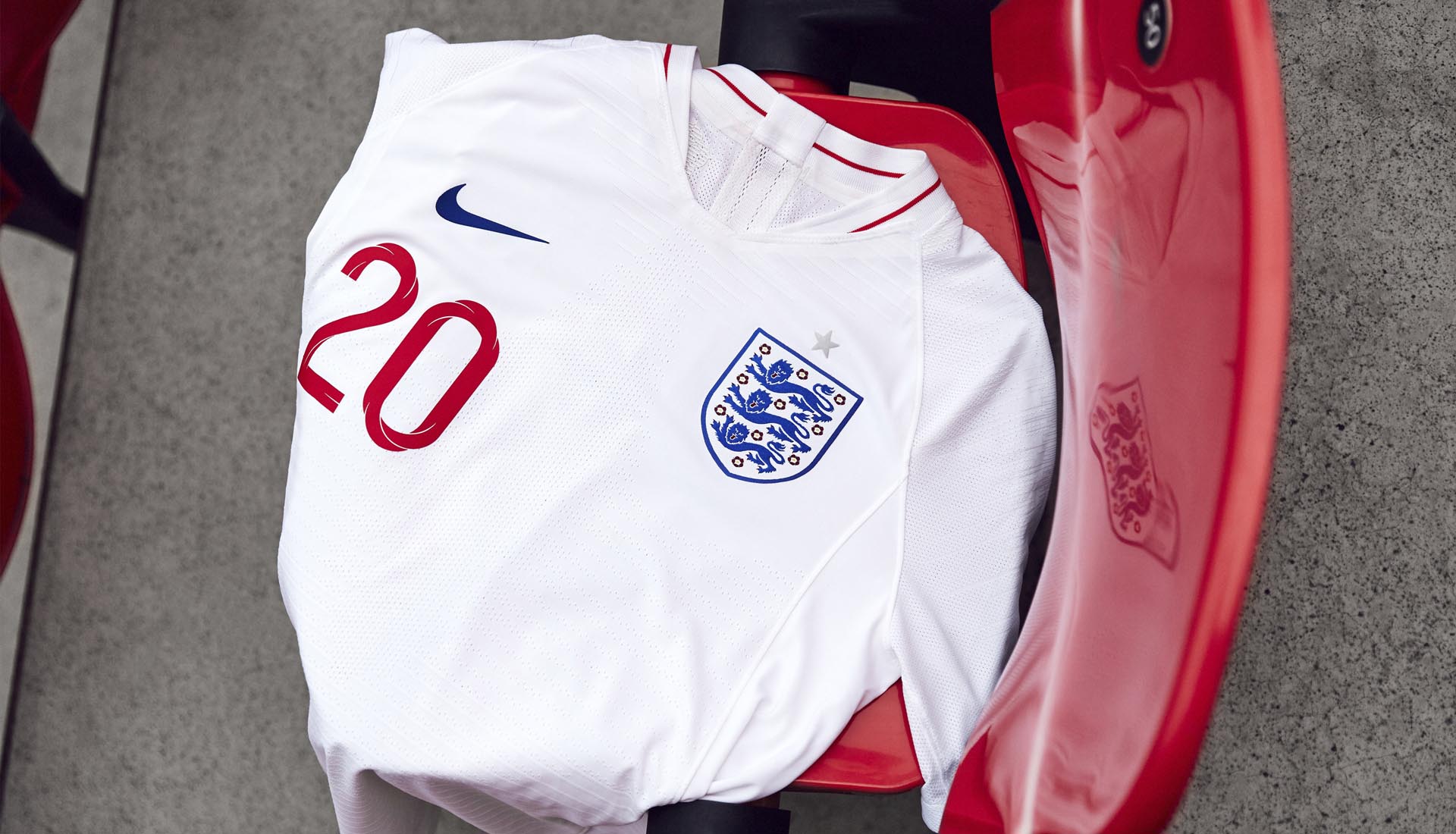 是什么魔法让耐克“光板”球衣华丽变身？