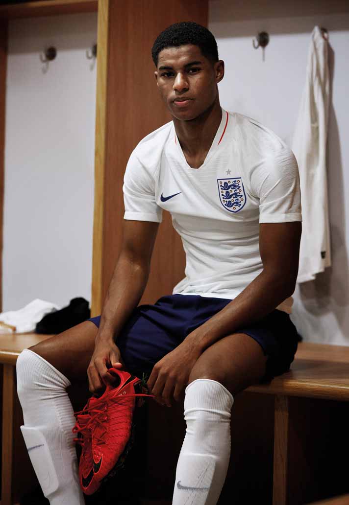 是什么魔法让耐克“光板”球衣华丽变身？