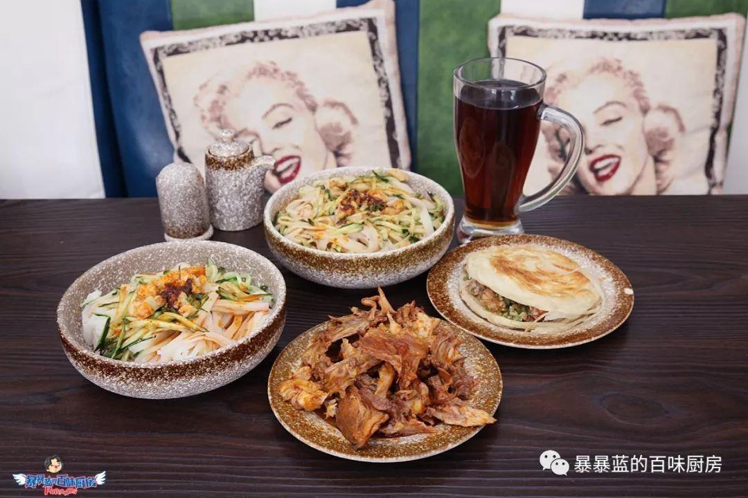 这家店用六星级面粉做凉皮配东北鸡架爆好吃，一般人还不让加盟…