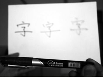 中性笔的墨水是什么墨水,中性笔和消色笔的区别