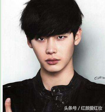 看一下自己的脸型配什么样的发型,如何看自己的脸型配什么发型