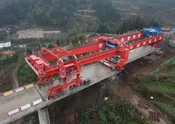 六枝火车进站,六枝是火车拉来的城市