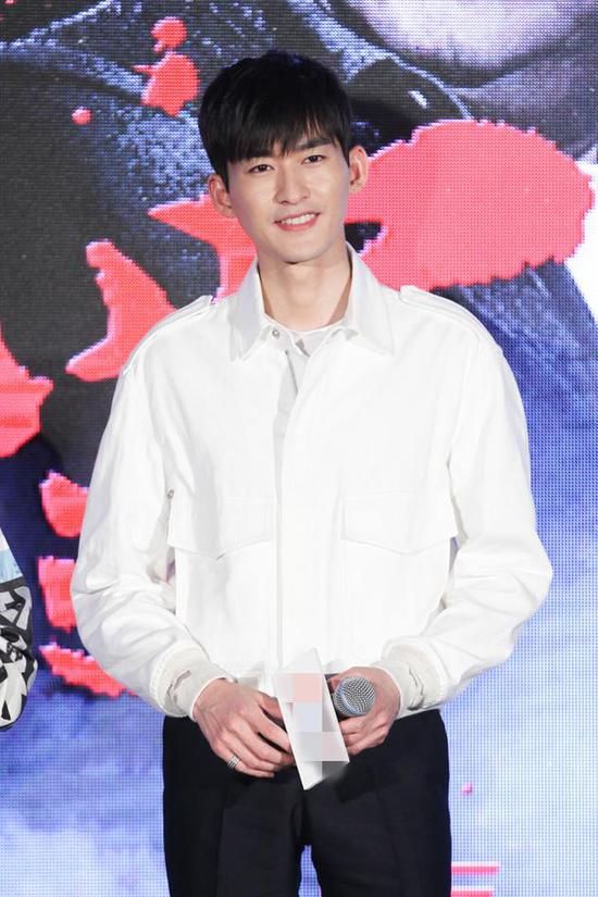 张翰机场被怼视频,张翰开车出意外视频