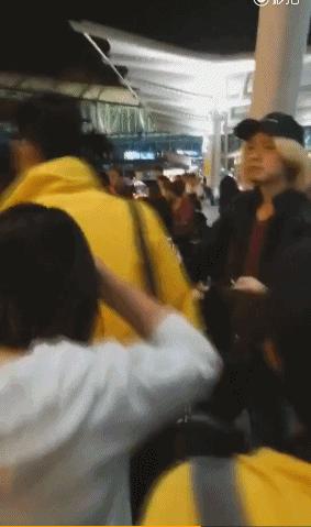 张翰机场被怼视频,张翰开车出意外视频