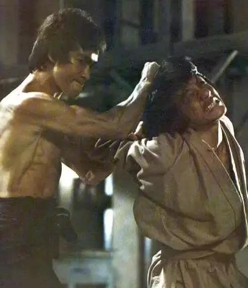 暌违16年成龙新歌人生独白：最是人间敌不过，物是人非事事休