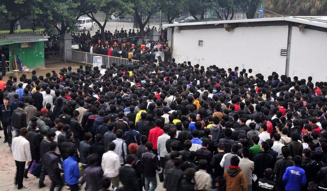 富士康面试排队,今天富士康面试人多吗