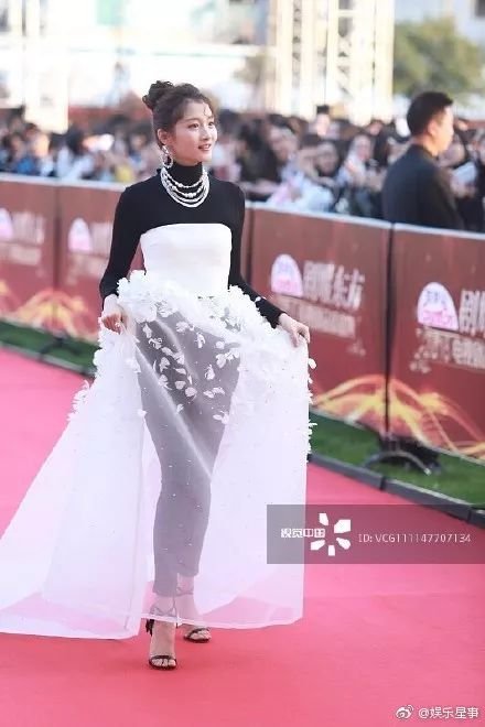 关晓彤是不是换了造型师,关晓彤为什么不换造型师