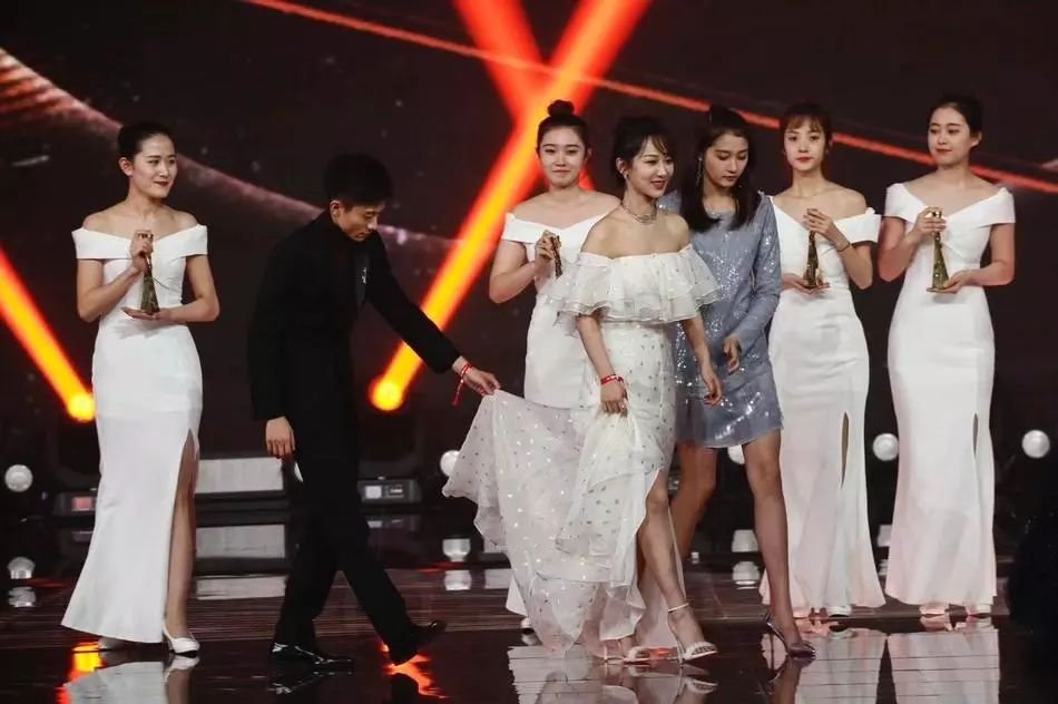 关晓彤是不是换了造型师,关晓彤为什么不换造型师