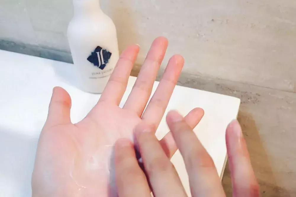 温和不伤肤清洁面部,深层清洁又不伤皮肤的女士洁面