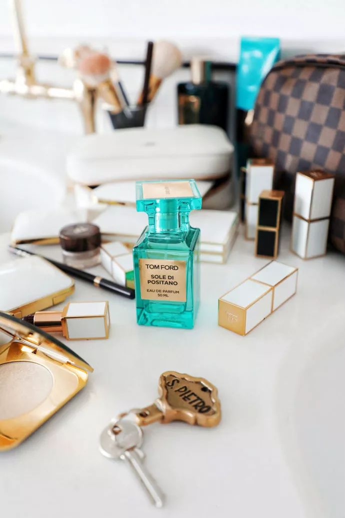 特别有魅力的一款香水 (推荐一款柠檬味为主的香水)