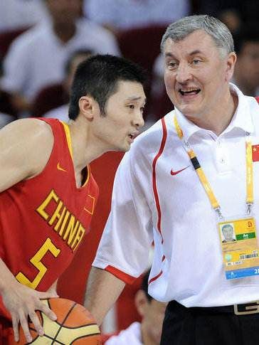 中国男篮主教练现在月薪多少,历任男篮主教练年薪