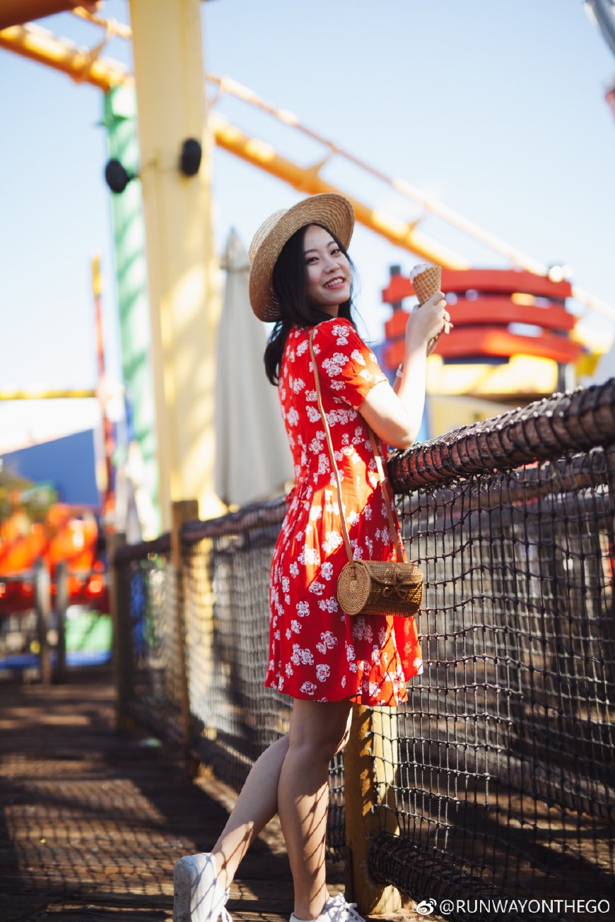 celine草编包颜色有哪些,celine包袋子能配到吗