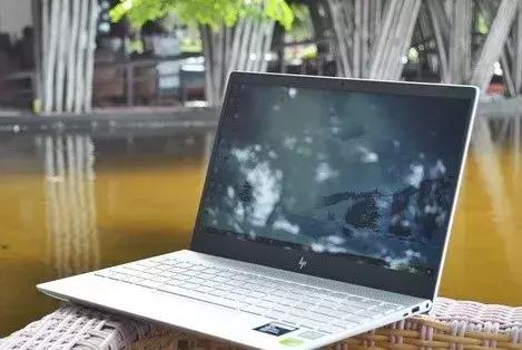 别再关机充电一整夜了，笔记本突然爆炸烧毁办公室！