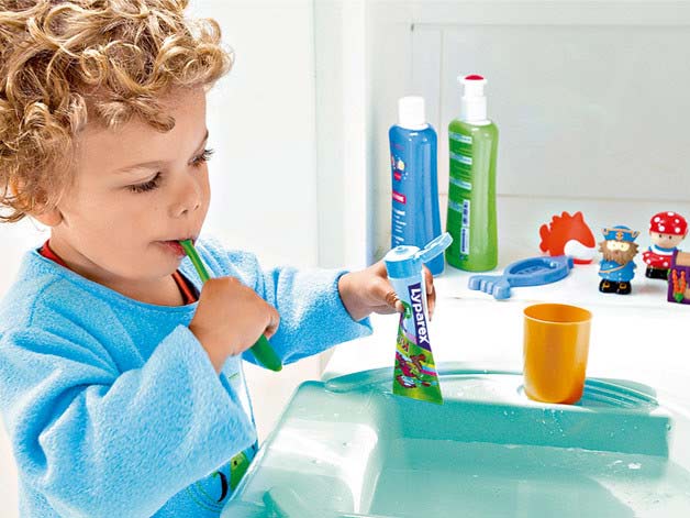 牙膏要选择有香味的吗,牙膏要选含氟的吗