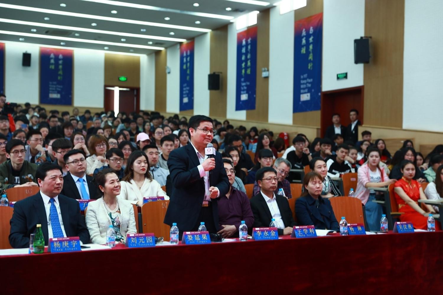 加拿大前总理和夫人到访燕京理工学院世界级政治家带学生看世界