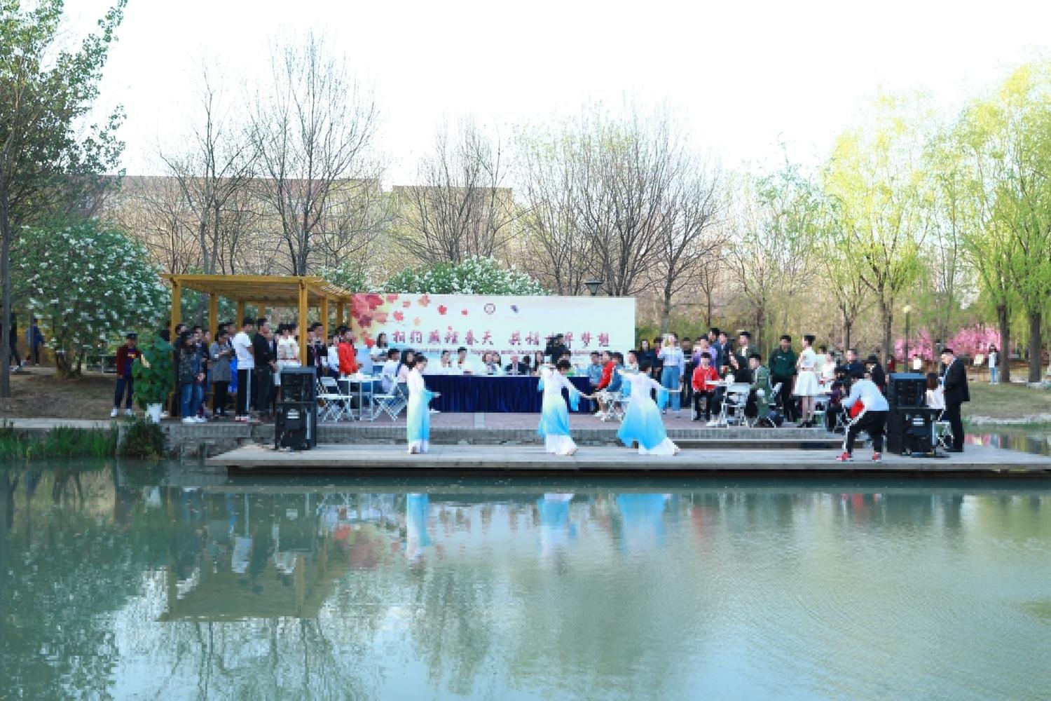 加拿大前总理和夫人到访燕京理工学院世界级政治家带学生看世界