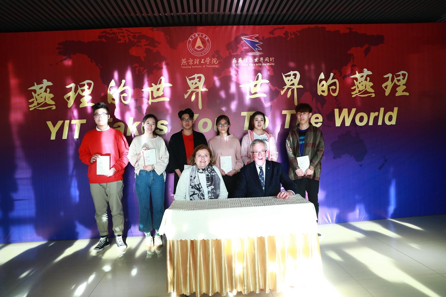 加拿大前总理和夫人到访燕京理工学院世界级政治家带学生看世界