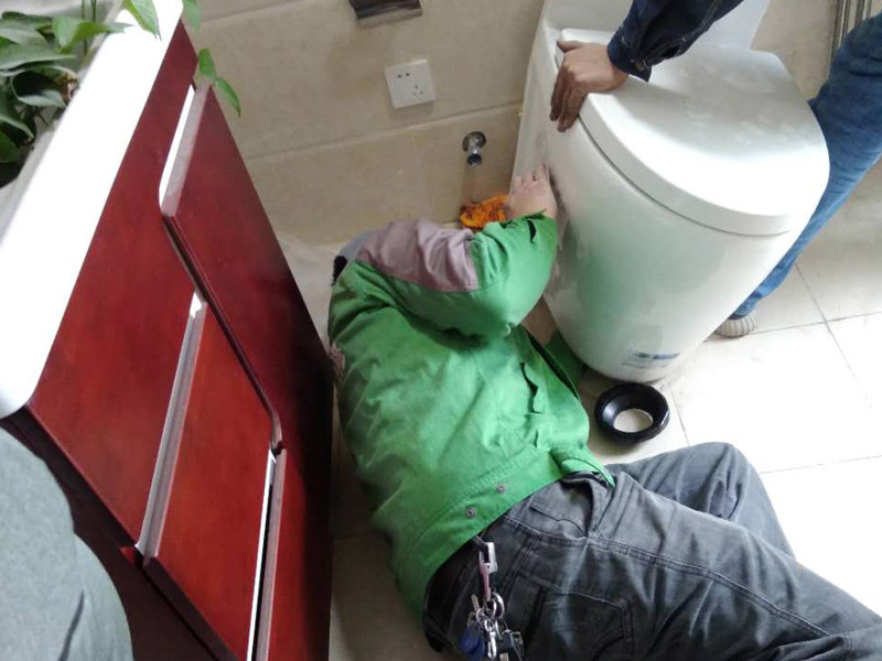 抽水马桶一直漏水怎么解决,抽水马桶安装的方法