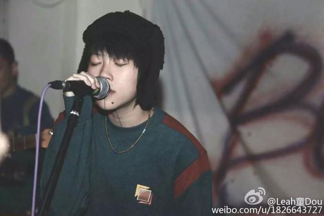 菲已入佛，唯已成仙，留童一个在人间