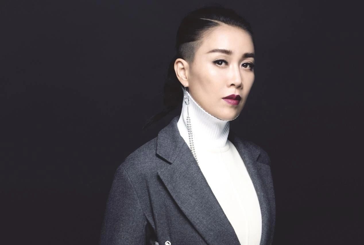 那英自爆糗事:老公温哥华4小时买不着圆白菜为减肥买3台跑步机