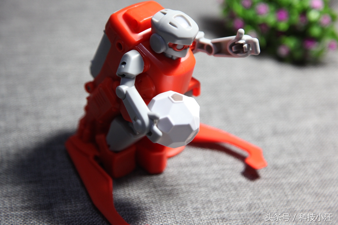 为了圆自己心中的足球梦,入手米家有品众筹的SIMI足球机器人套装