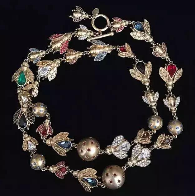 这些大牌竟然纷纷“招蜂引蝶”！