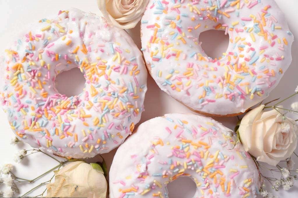 甜甜圈真的很受欢迎，所以叫Doughnut“都拿它”