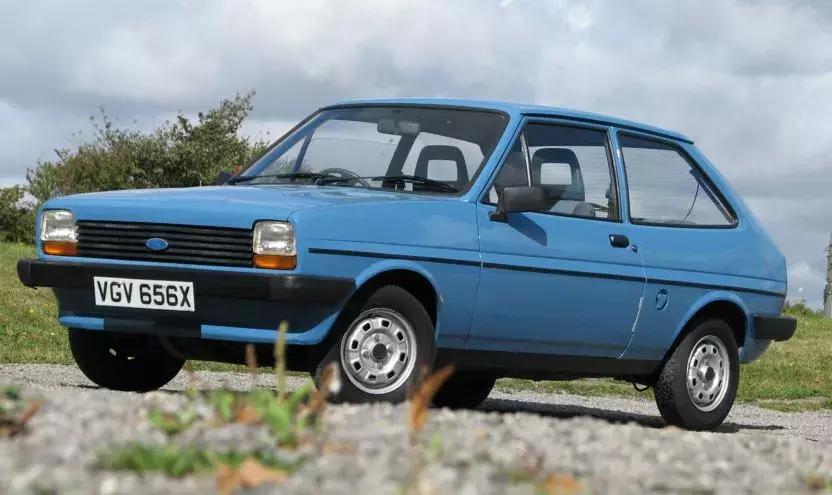 阿斯顿嘉年华,阿斯顿马丁嘉年华三厢