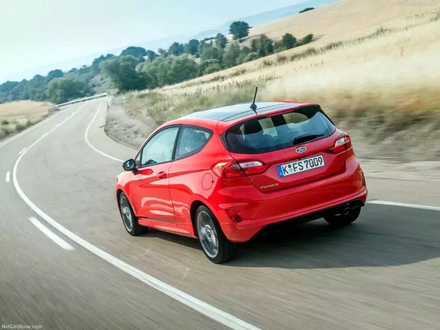 阿斯顿嘉年华,阿斯顿马丁嘉年华三厢