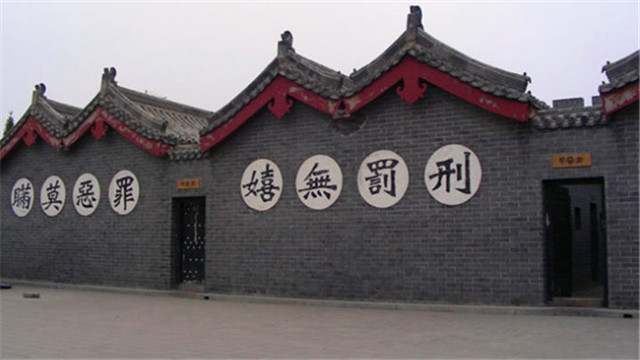 清朝监狱实况,女子脸上为啥要涂满黑灰?真相很冷血