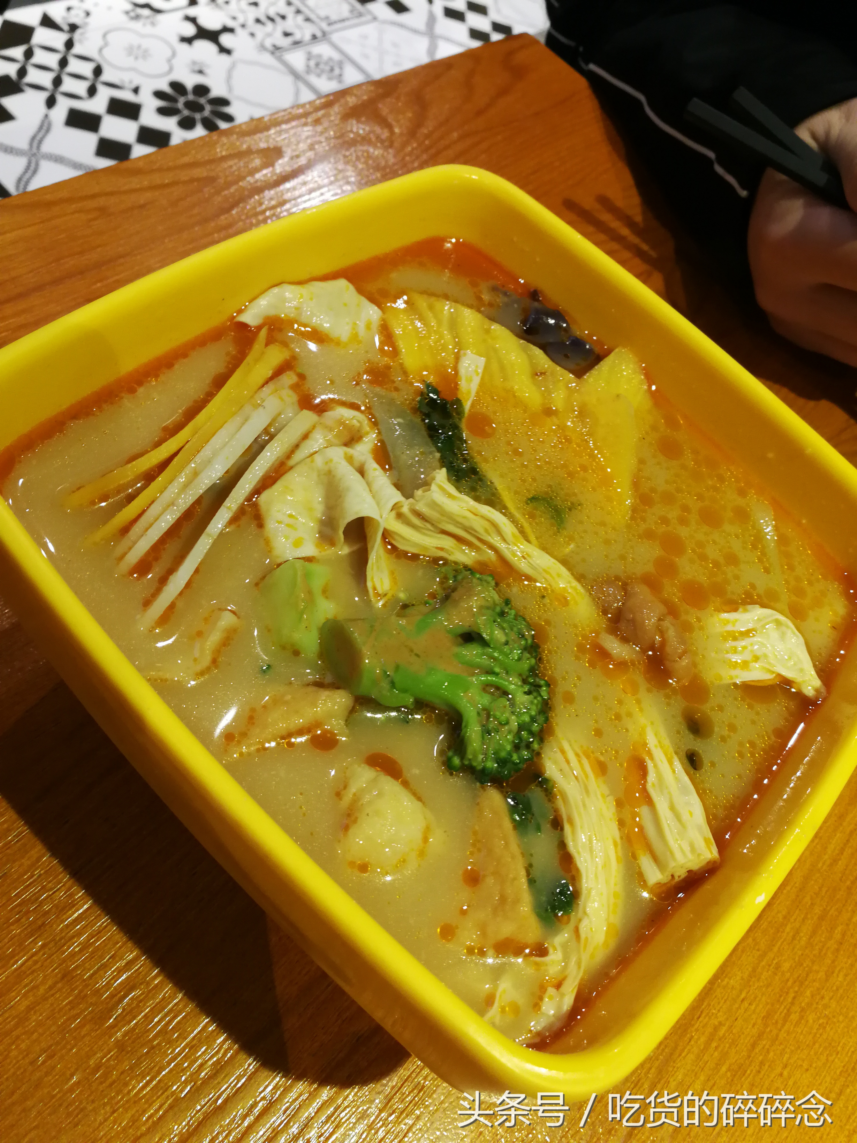 一样的好吃却变身不一样的小清新，给步行街的串串叔叔点个赞！