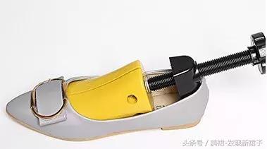 高跟鞋后脚跟磨脚解决小妙招,高跟鞋只有一只脚磨脚怎么办