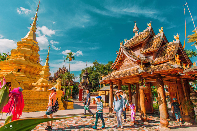 亲身体验傣族泼水节的欢乐场面,这才是真正的傣族泼水节