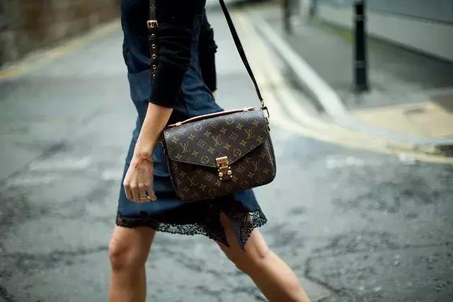 今年的大牌包包哪些最好看,今年大牌新款包包