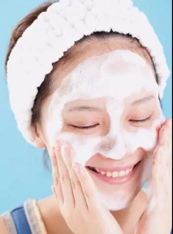 你知道去黑头最好的方法吗,去除黑头粉刺最好的方法