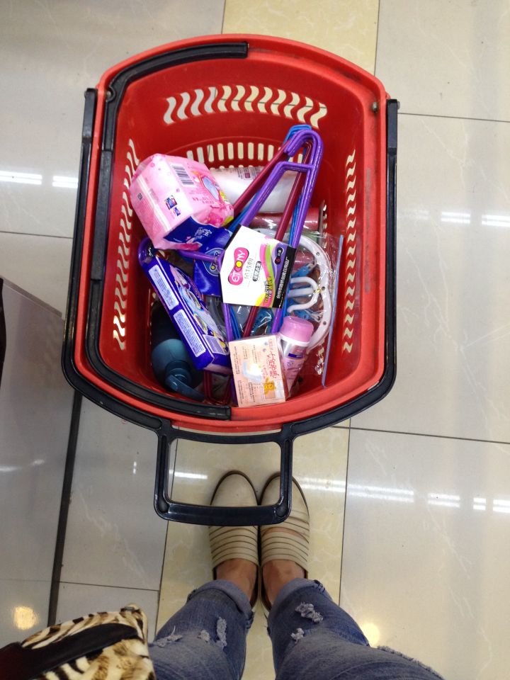 怎样花最少的钱布置出租房,怎么收拾一间出租屋显得温馨