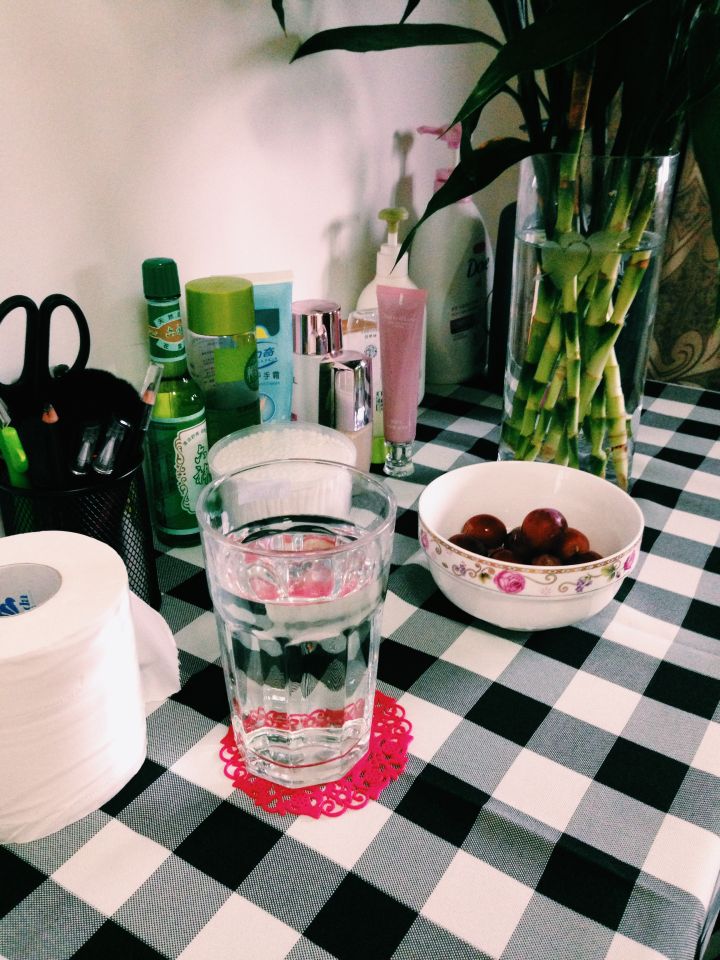 怎样花最少的钱布置出租房,怎么收拾一间出租屋显得温馨