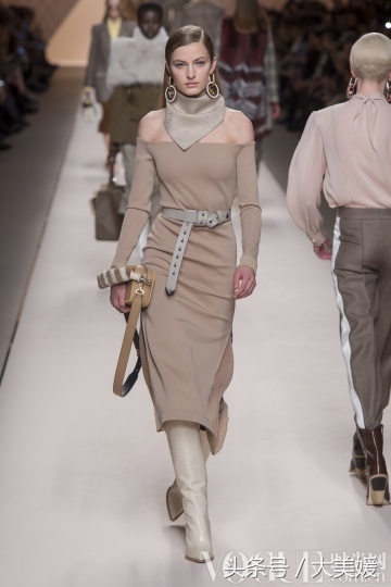 fendi女装2017秋冬高级成衣大秀,fendi高定服装价格
