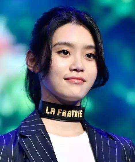 2022韩国冬季女生流行穿搭,韩国女生穿搭的十件单品