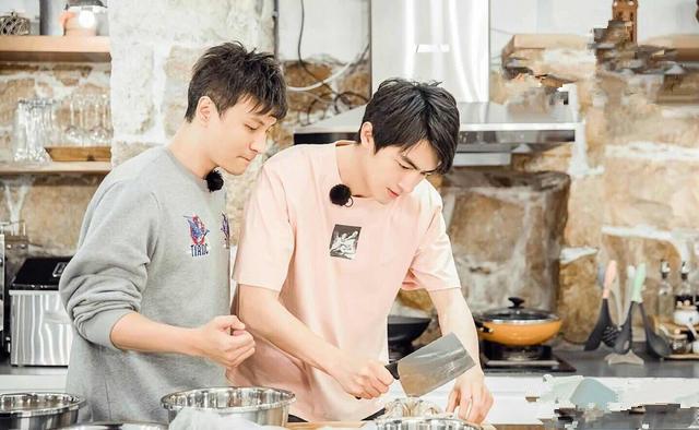 你爱豆不混娱乐圈了会干嘛,爱豆不当明星可以干什么