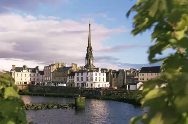 现代足球怎么起源于英国,现代足球的真正起源