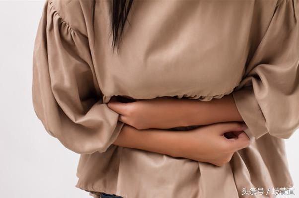 月经量少有血块是宫寒吗,女性月经推迟量少跟肾虚有关吗